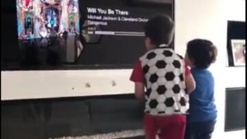 Los hijos de Messi, Thiago y Mateo bailando MIchael Jackson