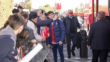 Riquelme, en un viaje del Atleti.