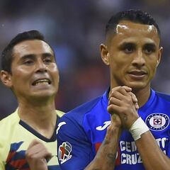 Yoshimar Yotún abandonó el Clásico Joven con lesión