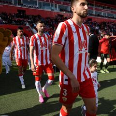 Aprobados y suspensos del Almería: Mejoría insuficiente ante el equipo de moda