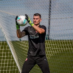 Livakovic: “Mis referentes eran Casillas y Buffon”