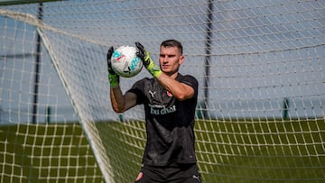 Livakovic: “Mis referentes eran Casillas y Buffon”