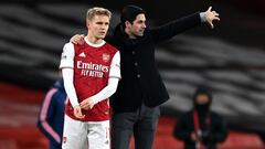 Martin Odegaard junto a Mikel Arteta