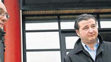 <b>NEGOCIACIÓN. </b>El representante de Preciado, Fermín Gutiérrez (izquierda), junto a Emilio de Dios, ayer en las instalaciones de Mareo.