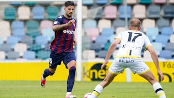 Berrocal durante el duelo en Lasesarre