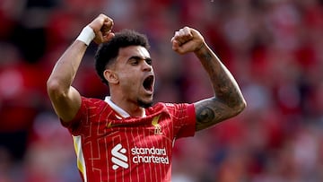 LIVERPOOL (United Kingdom), 27/04/2025.- Luis Diaz of Liverpool celebrates after scoring the 1-1 during the English Premier League soccer match between Liverpool FC and Tottenham Hotspur, in Liverpool, Britain, 27 April 2025. (Reino Unido) EFE/EPA/ADAM VAUGHAN EDITORIAL USE ONLY. No use with unauthorized audio, video, data, fixture lists, club/league logos, 'live' services or NFTs. Online in-match use limited to 120 images, no video emulation. No use in betting, games or single club/league/player publications.