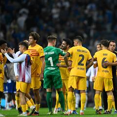 Barcelona's players celebrate at the end of the UEFA Champions League 1st round day 2 group H football match between FC Porto and FC Barcelona at the Dragao stadium in Porto on October 4, 2023. (Photo by Patricia DE MELO MOREIRA / AFP)