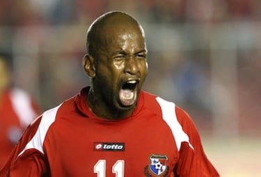 Delantero retirado de la selección de Panamá. Hizo su carrera en varios equipos del fútbol de centro, norte y Sudamérica. En 28 juegos anotó nueve goles.