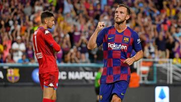 Rakitic celebra un gol con el Barcelona ante el Nápoles