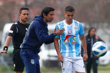 5 técnicos del fútbol chileno que comenzaron su carrera demasiado joven
