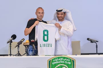 En 2023 termin¨® su idilio en Jap¨®n y decidi¨® fichar por el Emirates Club de Emiratos ?rabes Unidos, el que apunta que ser¨¢ el ¨²ltimo equipo de su carrera.