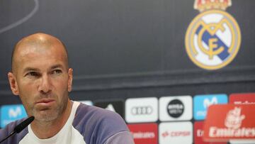 GRA246. MADRID, 25/04/2017.- El técnico francés del Real Madrid, Zinedine Zidane, durante la rueda de prensa posterior al entrenamiento que la plantilla ha realizado hoy en Valdebebas para preparar el partido correspondiente a la 34ª jornada de LaLiga Santander 2016/2017, que disputarán mañana contra el Deportivo en Riazor. EFE/Zipi