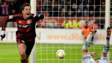 Javier Hernández celebra una anotación con el Leverkusen