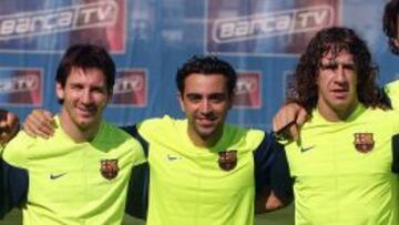 DE UNA TACADA. Messi, Xavi y Puyol supieron ayer que el Barcelona les renovaba el contrato con el que casi se puede deducir que colgar&aacute;n sus botas en el Camp Nou.