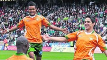 <b>TRIUNFO VITAL. </b>Jonathan Pereira festeja con Emaná el 0-1, a la postre definitivo en el resultado.