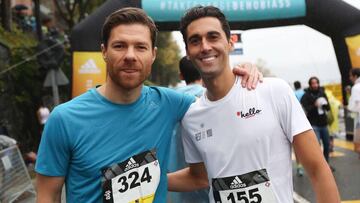 Arbeloa y Xabi Alonso, tras una carrera.