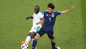 Gaku Shibasaki y Youssouf Sabaly.