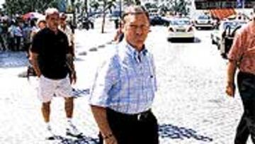 <b>UNOS VISITANTES DE RENOMBRE</B>. La plantilla y el cuerpo técnico blanquiazul se dieron ayer un paseo por las calles de Lisboa, de las que quedaron prendados. Clemente quiere tener al grupo unido y hacer turismo juntos ha beneficiado esta situación.