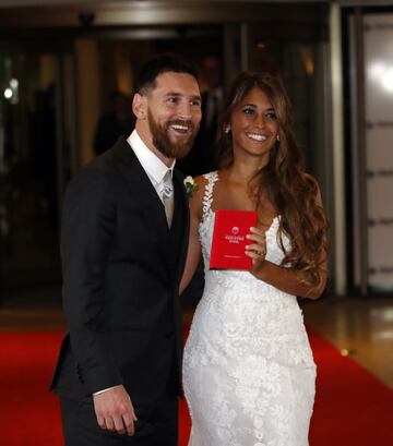 Leo Messi y Antonella Roccuzzo como marido y mujer.