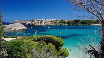 Portugal se rinde ante una playa española de arena blanca y aguas cristalinas