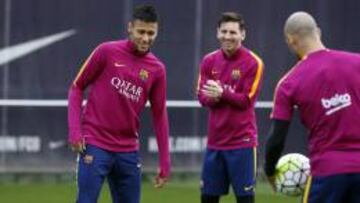 El Barça, con Neymar en el grupo y Mathieu en los rondos