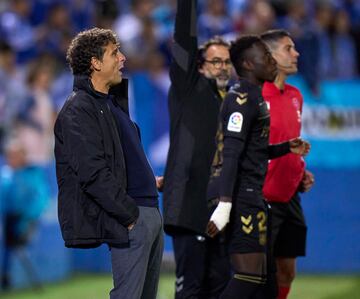 Idiakez observa desde el banquillo el duelo ante el Tenerife.