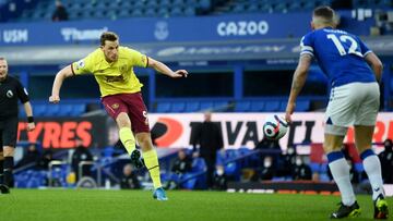 Everton perdi&oacute; 1-2 ante Burnley por la fecha 28 de la Premier League.