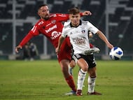 Futbol, Colo Colo vs Nublense.
Fecha 15, campeonato Nacional 2022.
El jugador de Colo Colo Leonardo Gil, derecha, disputa el balon contra Fernando Cordero de Nublense durante el partido por la primera division disputado en el estadio Monumental.
Santiago, Chile.
30/05/2022
Jonnathan Oyarzun/Photosport
Football, Colo Colo vs Nublense.
15th date, 2022 National Championship.
Colo Colo’s player Leonardo Gil, right , vies the ball against Fernando Cordero of Nublense during the first division match held at Monumental stadium.
Santiago, Chile.
05/30/2022
Jonnathan Oyarzun/Photosport