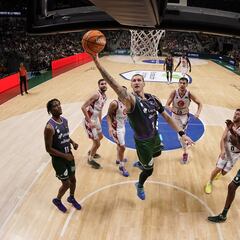 El Unicaja salva sin problemas la incómoda visita del Zaragoza
