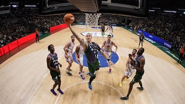 Magnífica acción de Osetkowski,