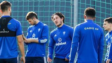 Pacha Espino, en el entrenamiento del C&aacute;diz.