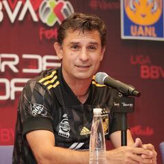 Roberto Medina no esperaba un inicio así con Tigres Femenil