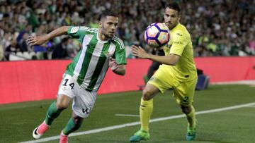 El lateral dan&eacute;s del Betis, Durmisi, durante un partido.