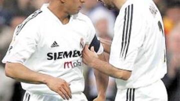 <b>FELICIDADES, CAPITÁN. </b>Cuando Solari suplió a Raúl en el minuto 85, el gran capitán (su séptimo gol liguero fue determinante) cedió su brazalete a Roberto Carlos. El mejor regalo en su 32 cumpleaños.