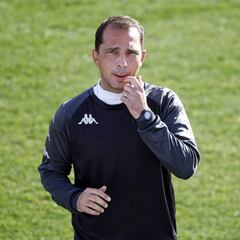 Esteve toma la alternativa ante un Mestalla con urgencias