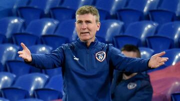 La Asociación Irlandesa de Fútbol (FAI) abrió una audiencia disciplinaria en contra de Stephen Kenny, quien habría intentado motivar a sus jugadores con un vídeo ‘anti-inglés’.