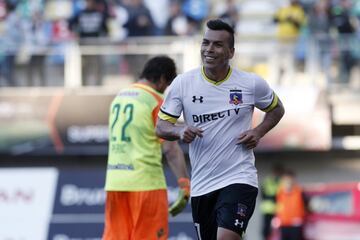 Con esta camiseta Colo Colo Colo recibió en 2016 el título del Apertura 2015. Era la nueva indumentaria del Cacique. Jugaron su último partido del torneo anterior con esta, porque la definición se suspendió por graves incidentes en Valparaíso.