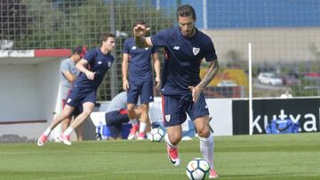 Kike Sola entrenando en Lezama.