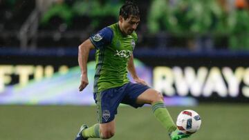 Nicolás Lodeiro no jugará contra las Chivas por lesión