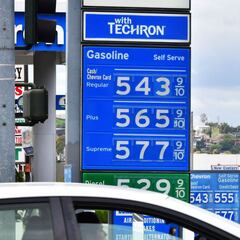 Cheques para la gasolina en USA: propuestas, montos y cómo reclamarlos