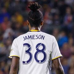 Preocupación en Galaxy por conmoción cerebral de Bradford Jamieson