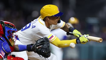 SAN JUAN, PUERTO RICO - MARCH 06: Gio Urshela #29 of Team Colombia strikes out during the second inning against Team Puerto Rico at Hiram Bithorn Stadium on March 06, 2026 in San Juan, Puerto Rico. Al Bello/Getty Images/AFP (Photo by AL BELLO / GETTY IMAGES NORTH AMERICA / Getty Images via AFP)