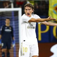 Modric cumple 34 años entre dudas por su rol en el Madrid