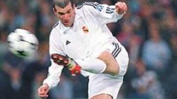 <b>EL HÉROE DE LA 9ª</b>. El golazo de Zidane en Glasgow es su legado.