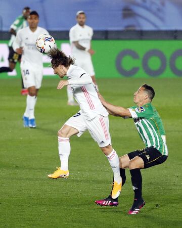 Modric y Guardado.