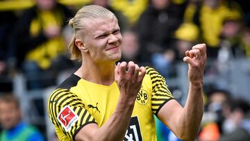 Dortmund (Germany), 30/04/2022.- Dortmund's Erling Haaland reacts during the German Bundesliga soccer match between Borussia Dortmund and VfL Bochum at Signal Iduna Park in Dortmund, Germany, 30 April 2022. Harland's agent Mino Raiola has died at the age of 54. (Alemania, Rusia) EFE/EPA/SASCHA STEINBACH CONDITIONS - ATTENTION: The DFL regulations prohibit any use of photographs as image sequences and/or quasi-video.