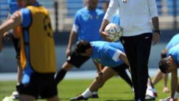 Mourinho hace un entrenamiento de sólo 35 minutos y no pisa el Bernabéu