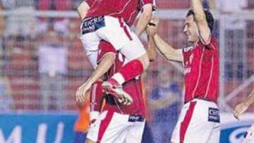 <b>TRACA FINAL. </b>El gol de Carlos Aranda deja al Murcia de Lucas en lo más alto de la tabla. Los granas suman ya cinco jornadas sin perder.
