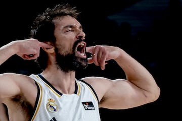 Llull celebra un triple conseguido ante el Barcelona en el primer partido de las semis de la liga ACB.