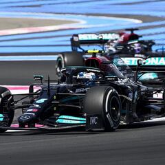 Bottas cambia de chasis y ya está delante de Hamilton